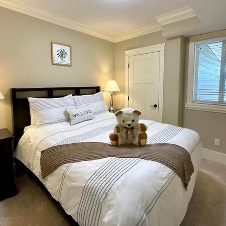 New Two-Bedroom Legal Suite With Parking White Rock Exterior foto